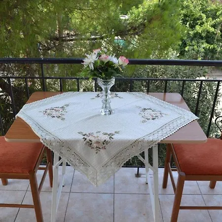 Lantzos Apartment Oreoi